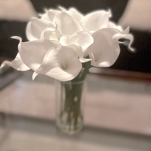 Real Touch Arrangement, White Real Touch Calla Lilies Arrangement 12 Cus… - Picture 1 of 7